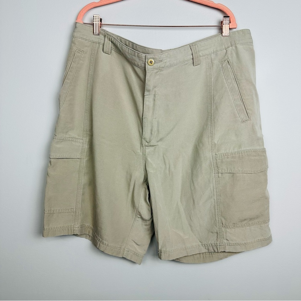 Tommy Bahama Men's Relax Cargo Shorts Size 40